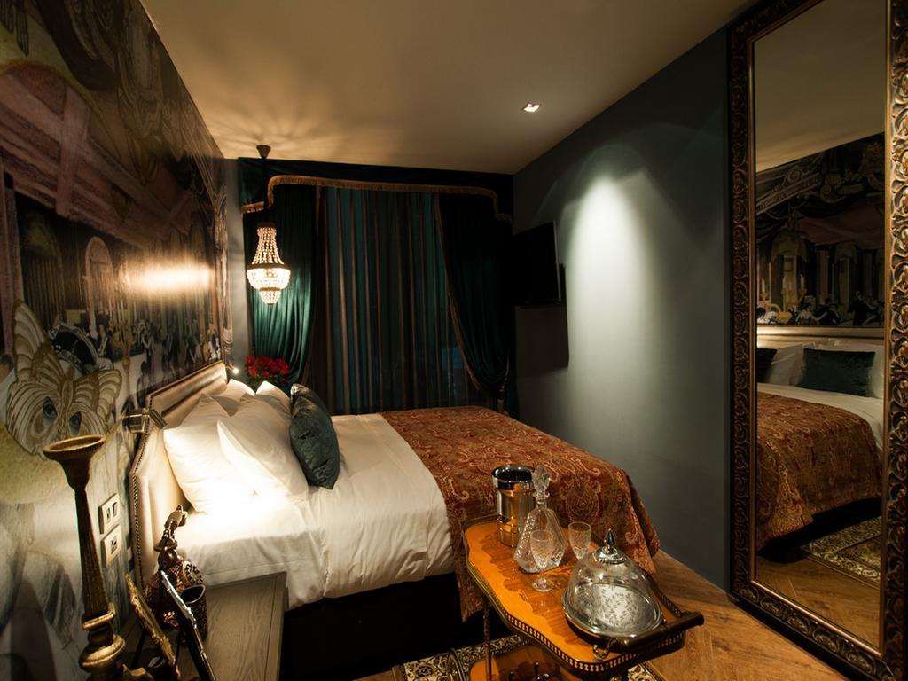 Playhaus Thonglor Hotel Bangkok Exterior photo