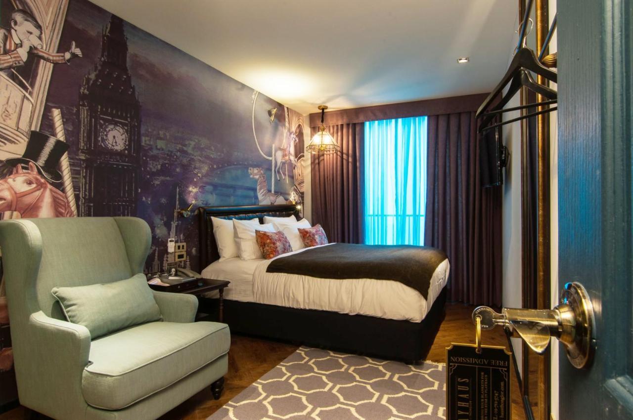 Playhaus Thonglor Hotel Bangkok Room photo